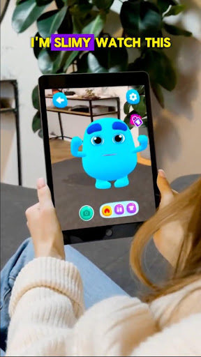 Talk to me Slimy: Talking Pet screenshot