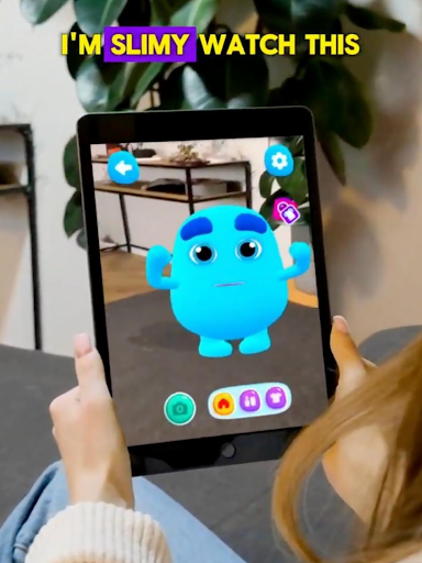 Talk to me Slimy: Talking Pet screenshot